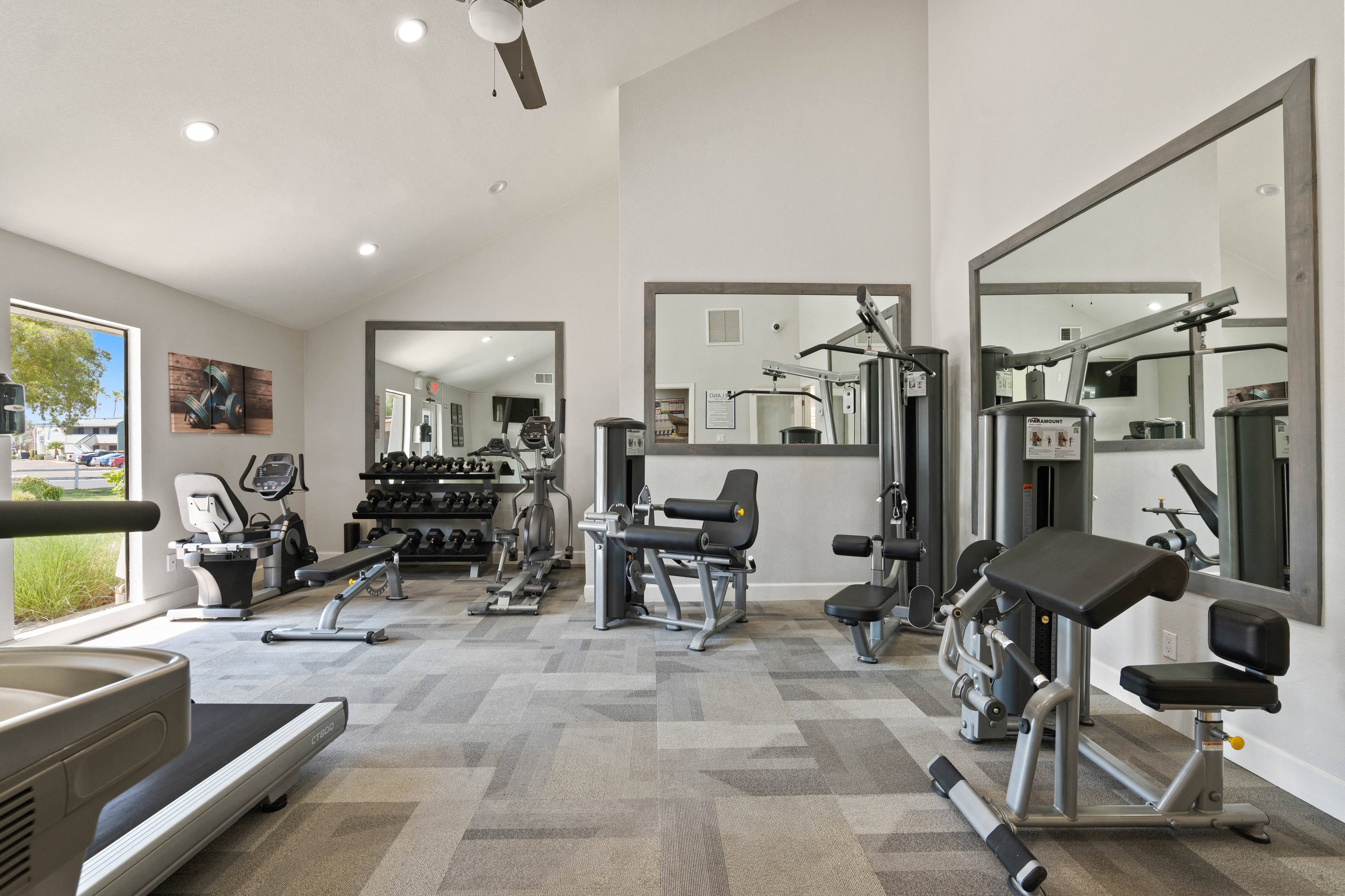 Delano Apartments photo 5